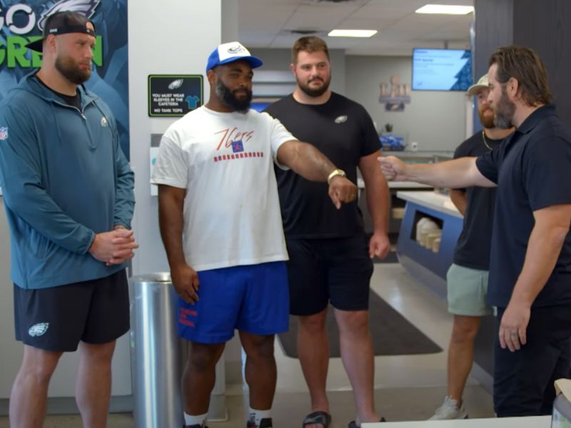 Magic For The Philadelphia Eagles! - Jon Dorenbos