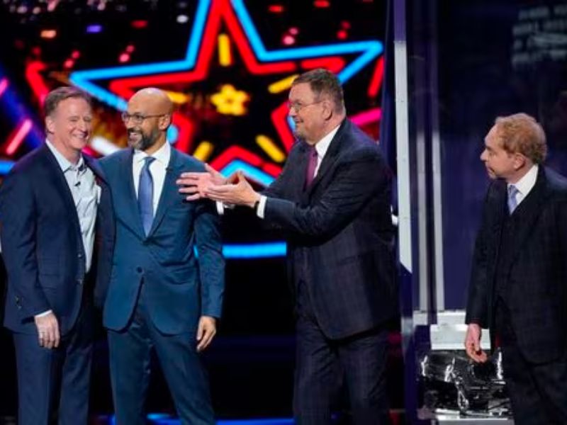 Penn & Teller Perform Magic at the 2024 NFL Honors