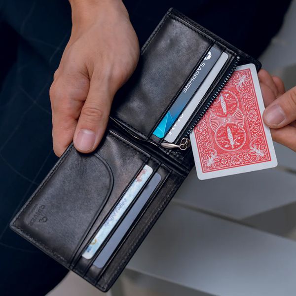 Modern Card to Wallet Insta by Quiver